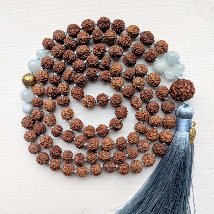 Mandala ILU Rahuliku Voolu MALA palvehelmed RUDRAKSHA ja AKVAMARIIN kristallidega