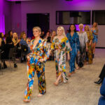 Modellid kandmas Eesti disaini rõivaid koos Mandala ILU loodud Maladega