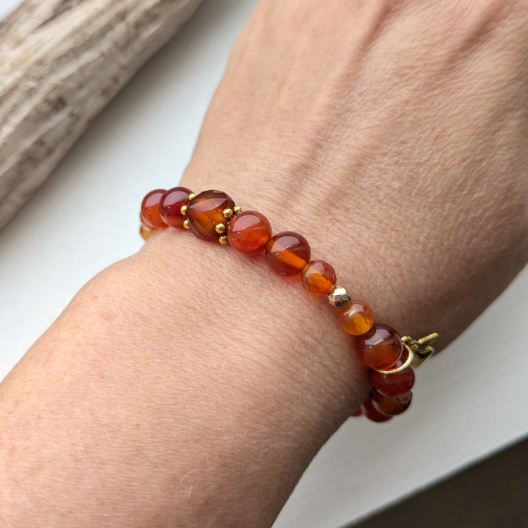 Mandala ILU Karneooli ja Hematiidi käevõru ingli ripatsiga