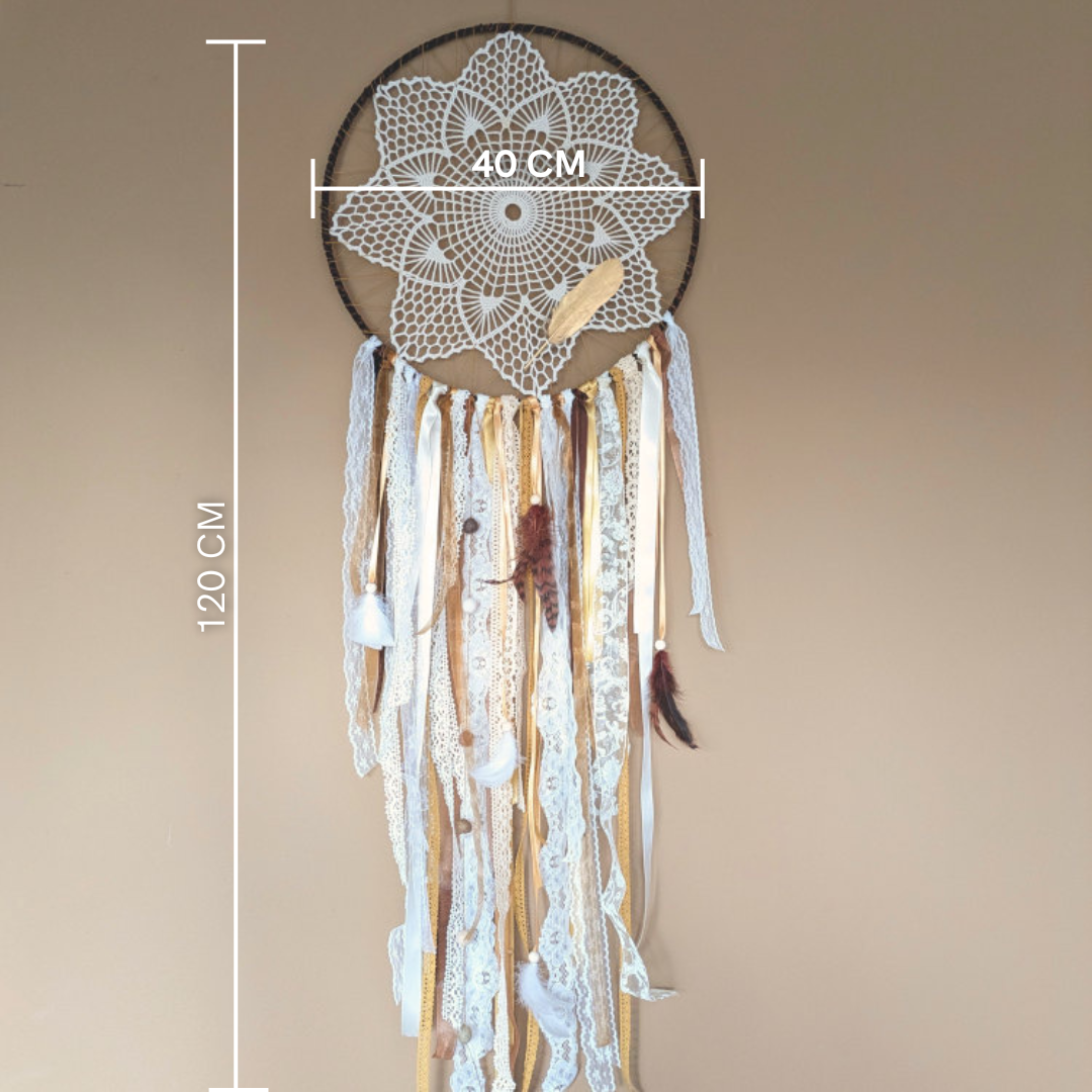 Boho unenäopüüdja heledates toonides pitsi ja sulgedega. Mandala ILU käsitöö