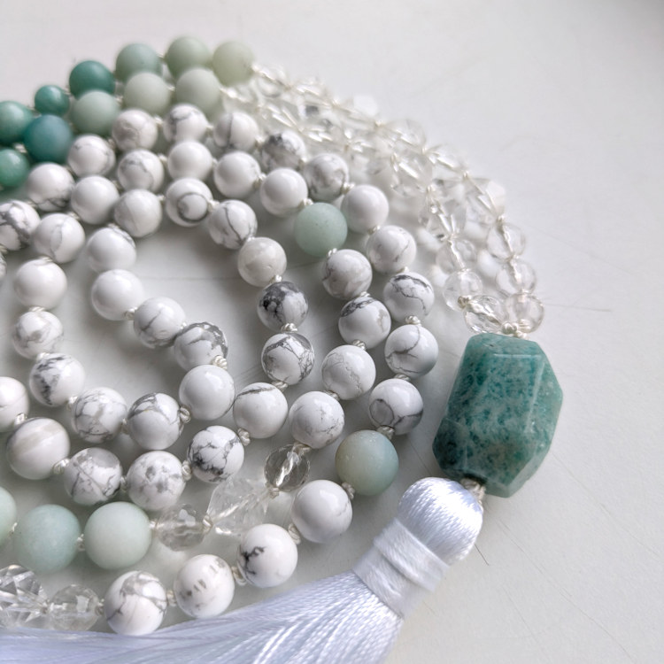 Särava Rahu MALA palvehelmed Mandala ILU loodud Hauliidi Amasoniidi ja Mäekristalli kristallidega.