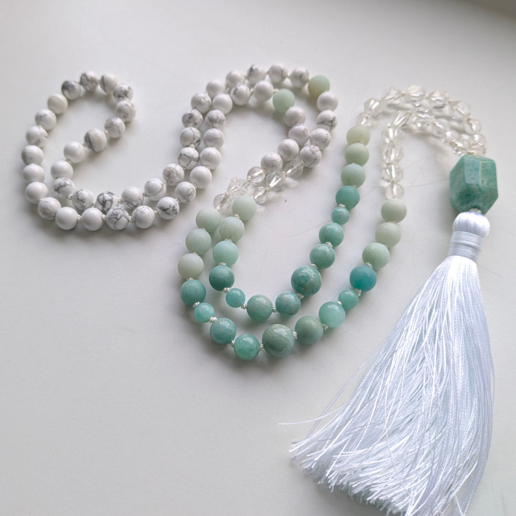 Särava Rahu MALA palvehelmed Mandala ILU loodud Hauliidi Amasoniidi ja Mäekristalli kristallidega.