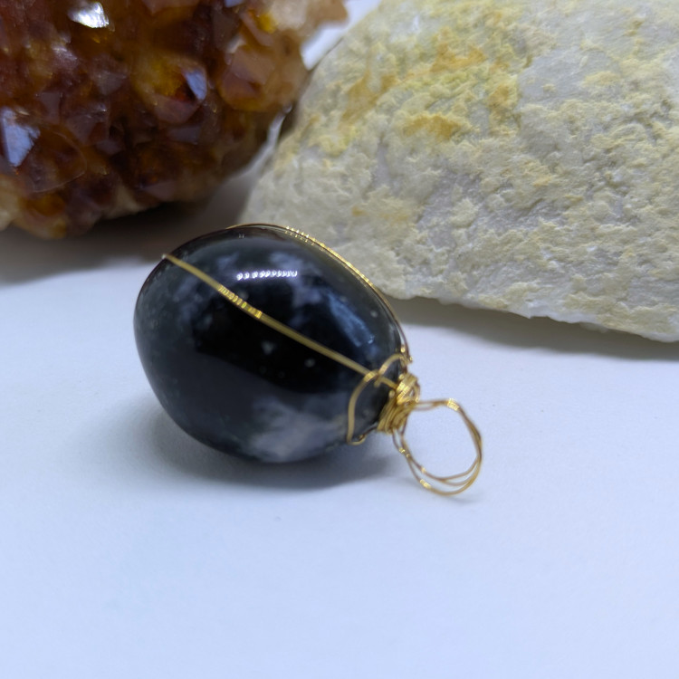 SammalAhhaadi ripats valgel taustal, Mandala ILU käsitööehe