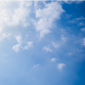 Helesinine taevas valgete pilvedega sümboliseerimas õhumärkide kergust ja loovat energiat Mandala ILU maailmas.