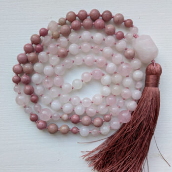 Mandala ILU Armastuse MALA palvehelmed Roosa Kvartsi ja Rodoniidiga kandes südameenergiat ja pehmust