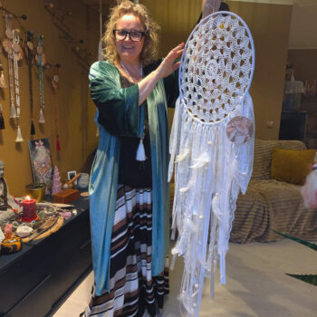 Mandala ILU Unenäopüüdja Kõige puhtamad ja selgemad uned ja unistused täispikk vaade hoitud käes