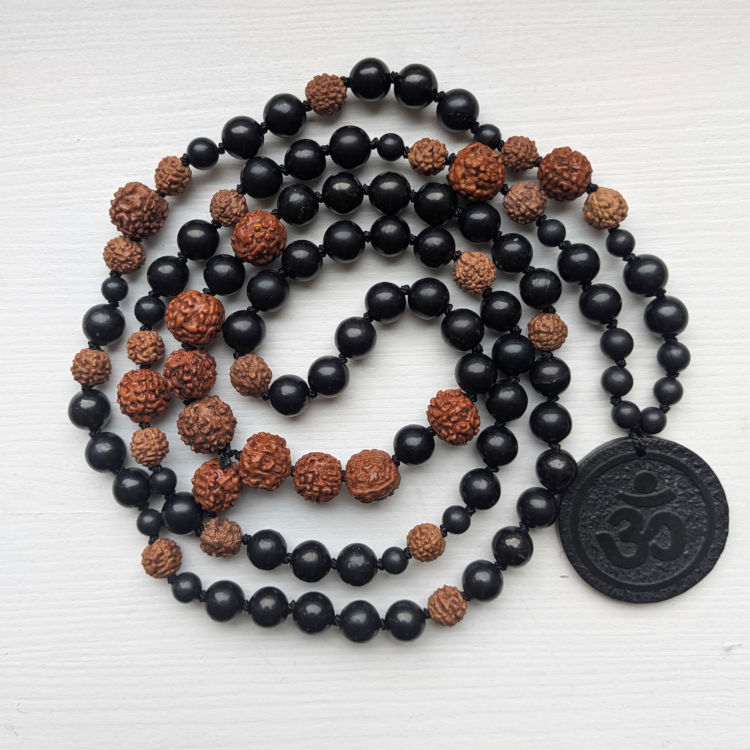 Mandala ILU Püha Vaikuse MALA palvehelmed ŠUNGIIDI, RUDRAKSHA ja OM sümboliga